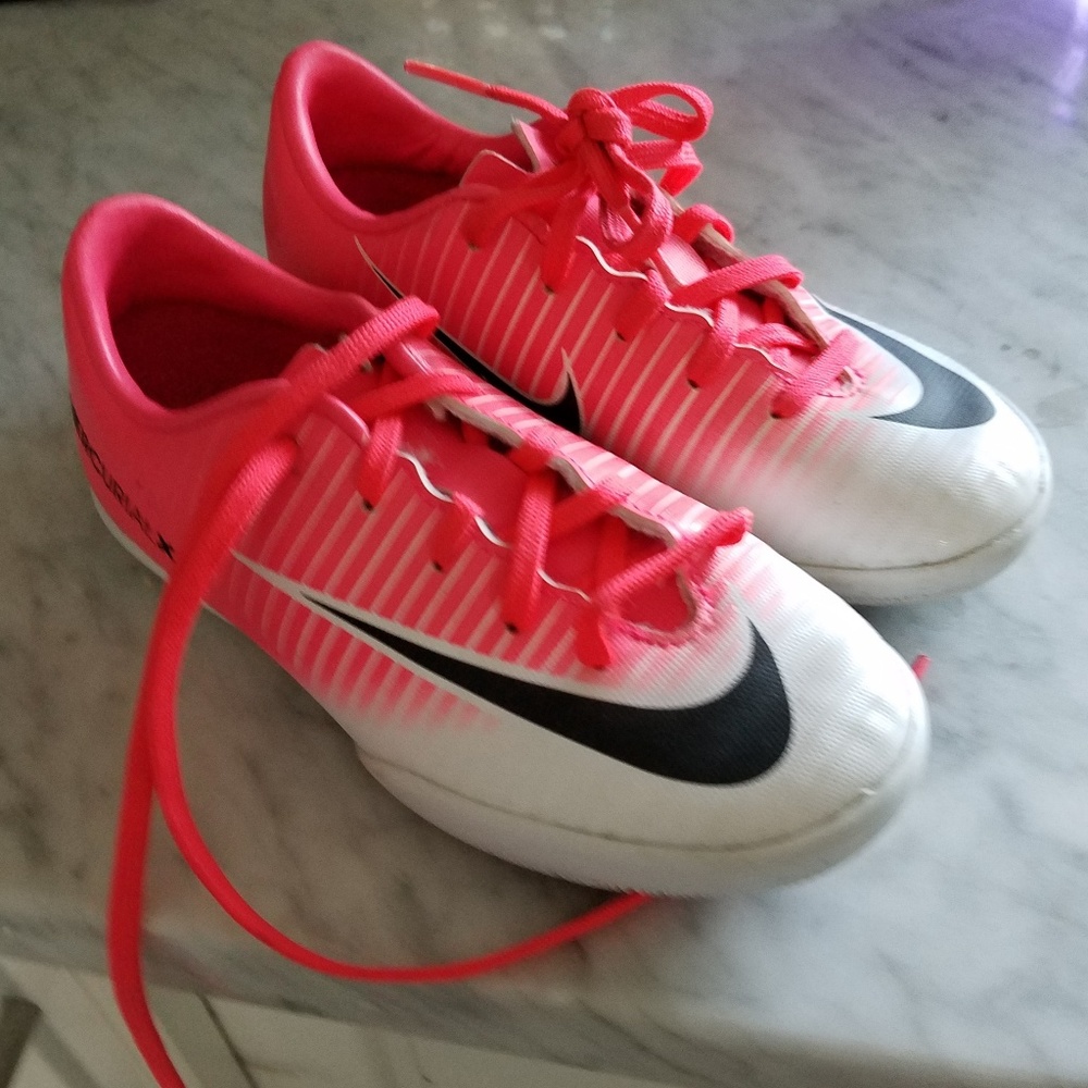 Nike Girls 10.5 MercurialX Indoor Soccer Shoes